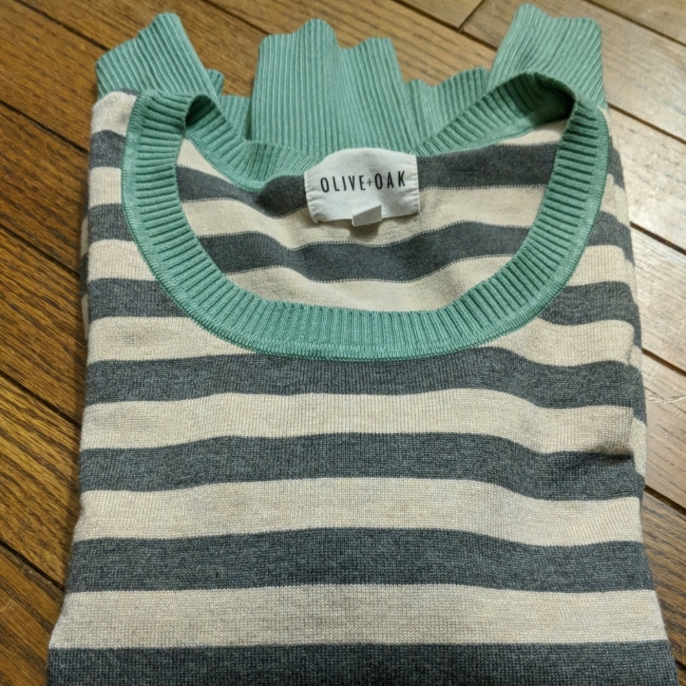 Olive and oak sweater, M
